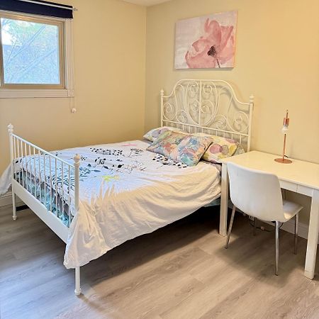 Gorgeous House&30 Second Bus Station Close C-Train& Free Parking YYC Exterior foto