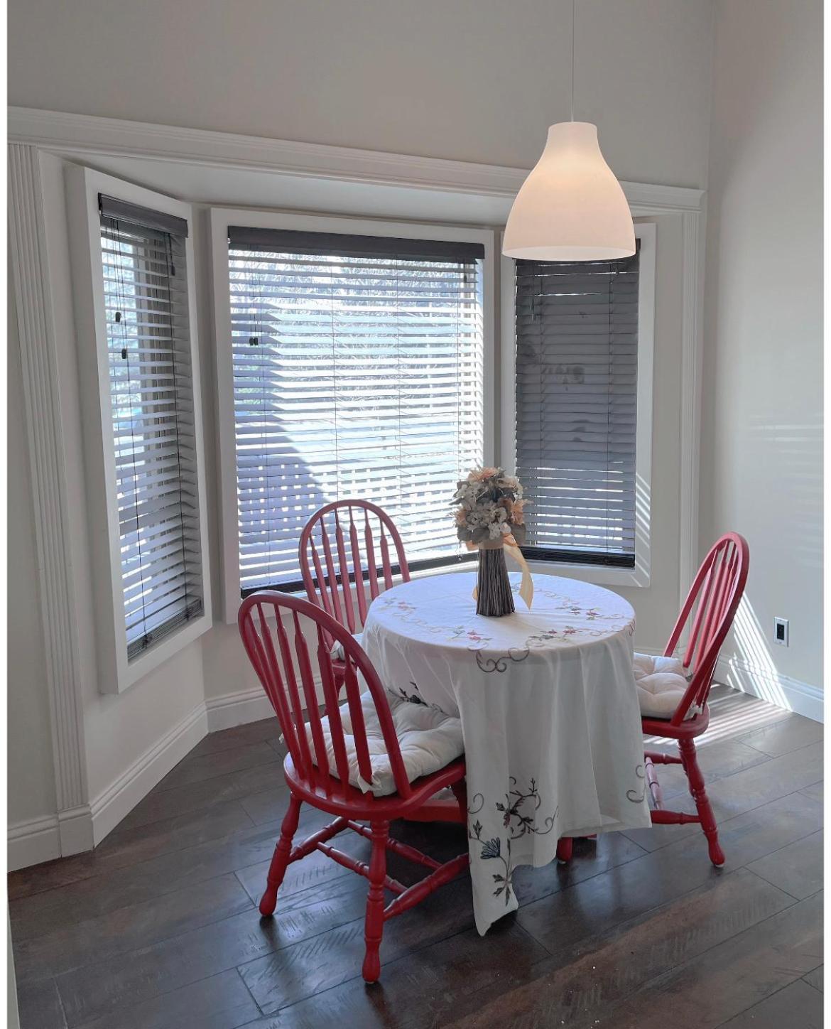 Gorgeous House&30 Second Bus Station Close C-Train& Free Parking YYC Exterior foto