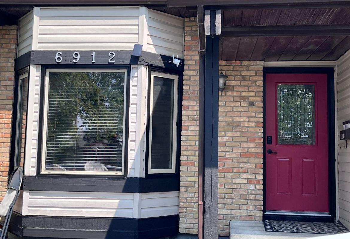 Gorgeous House&30 Second Bus Station Close C-Train& Free Parking YYC Exterior foto