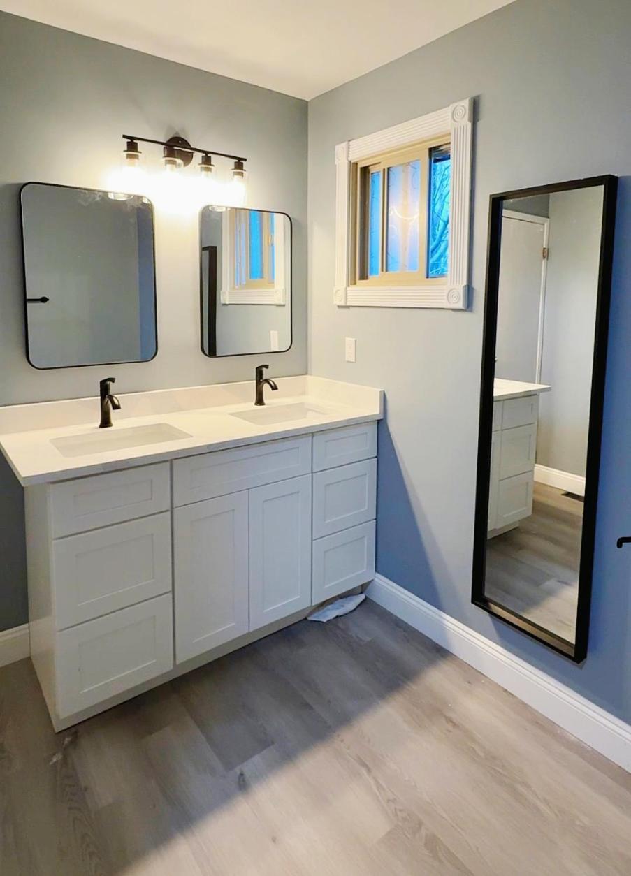 Gorgeous House&30 Second Bus Station Close C-Train& Free Parking YYC Exterior foto