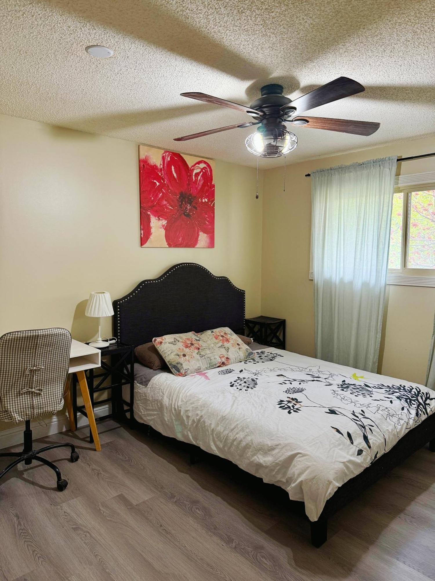 Gorgeous House&30 Second Bus Station Close C-Train& Free Parking YYC Exterior foto